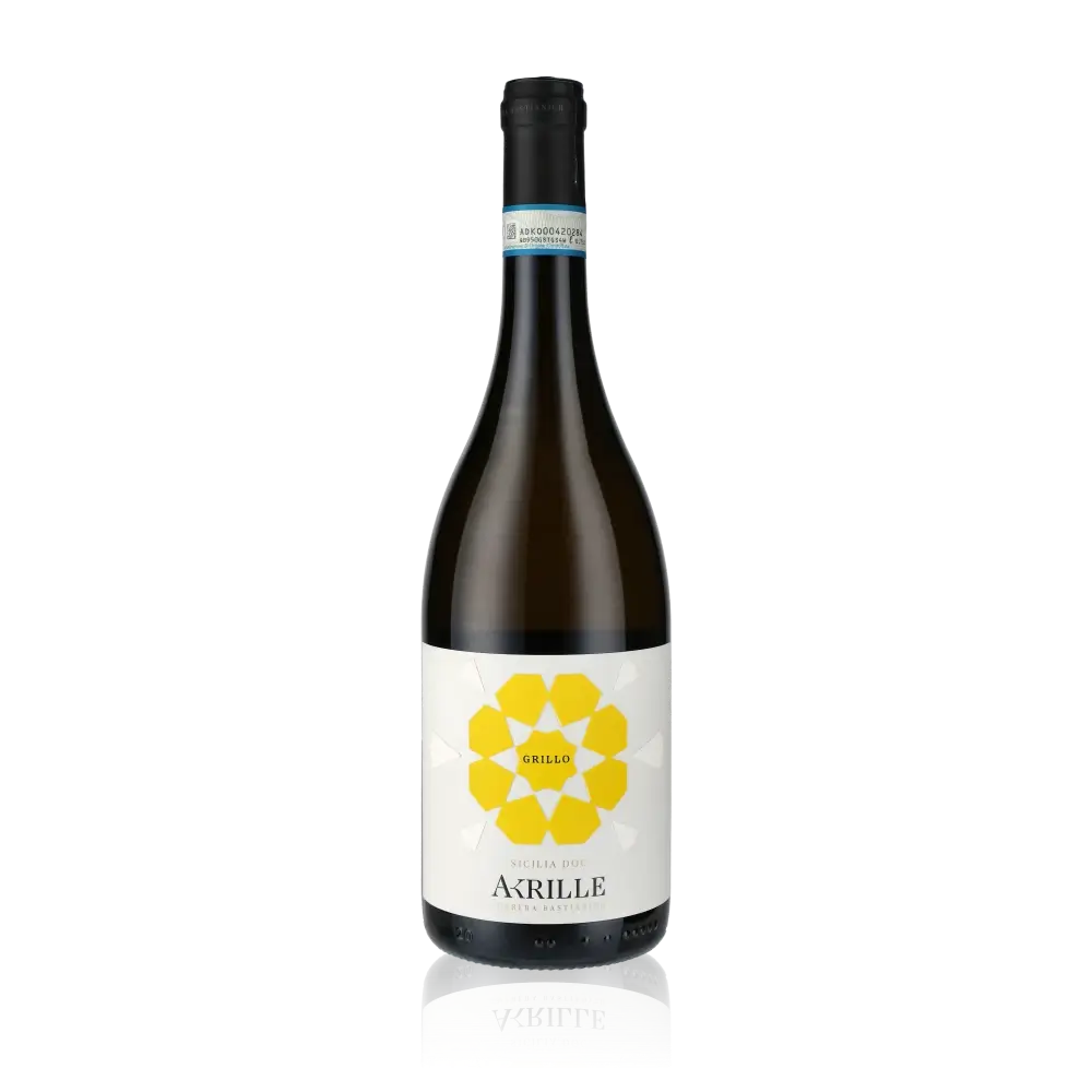 Weinflasche Akrille Grillo Sicilia DOC vor weißem Hintergrund.