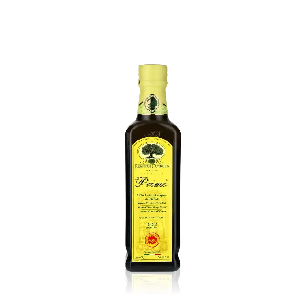 Flasche Frantoi Cutrera Primo Olivenöl vor schwarzem Hintergrund.