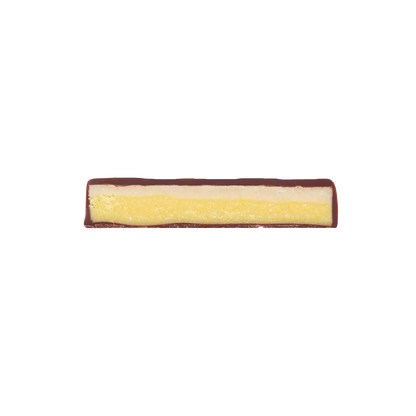 Querschnitter der handgeschöpften 'Mango Tango' Schokolade von Zotter.