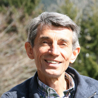 Gründer von Clearspring, draußen in der Natur