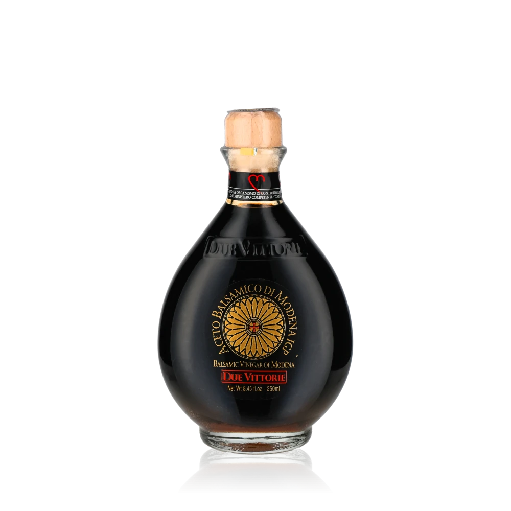 Due Vittorie Balsamico-Essigflasche vor weißem Hintergrund.
