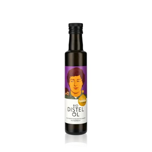 Fandler Bio Distelöl Flasche vor schwarzem Hintergrund.