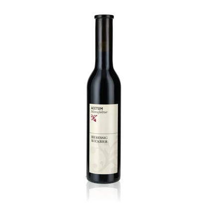 Acetum Manufaktur Bockbieressig Flasche vor weißem Hintergrund.