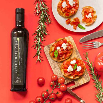 Flasche Crudo Olivenöl, Bruschetta, Tomaten, Rosmarin, Gabel, Messer.