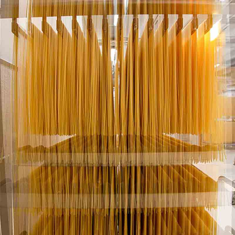 Pasta hängt zum Trocken.