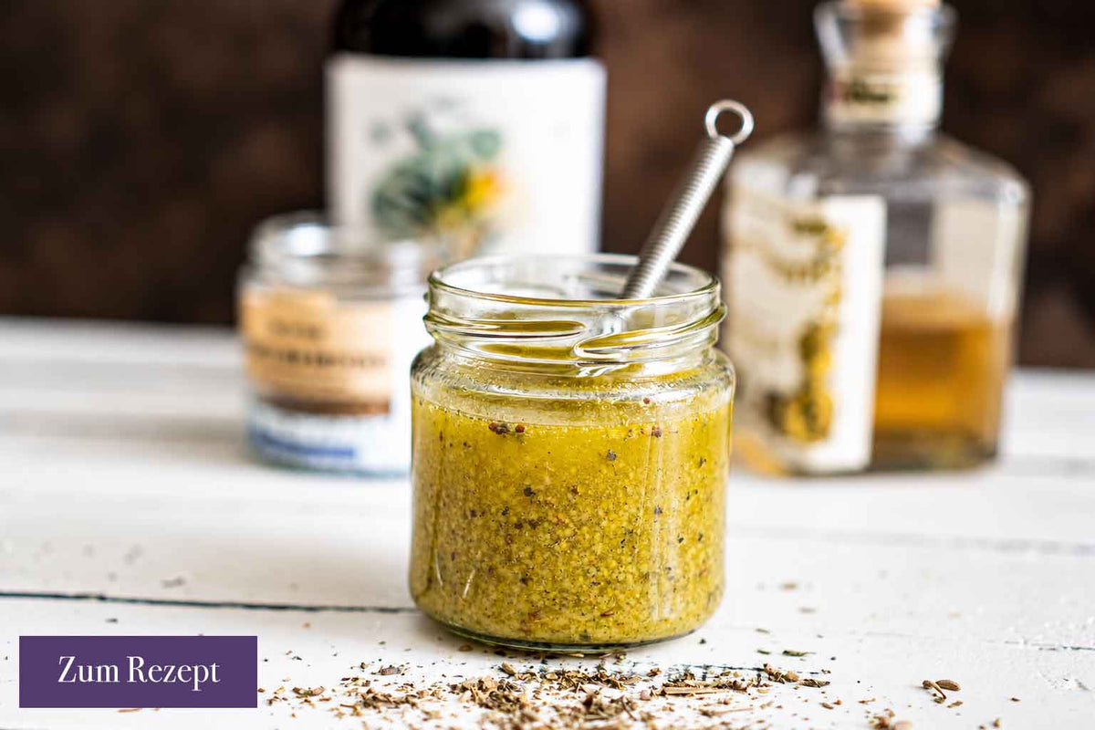 Dressingglas mit weißem Balsamico-Dressing und Button "Zum Rezept"